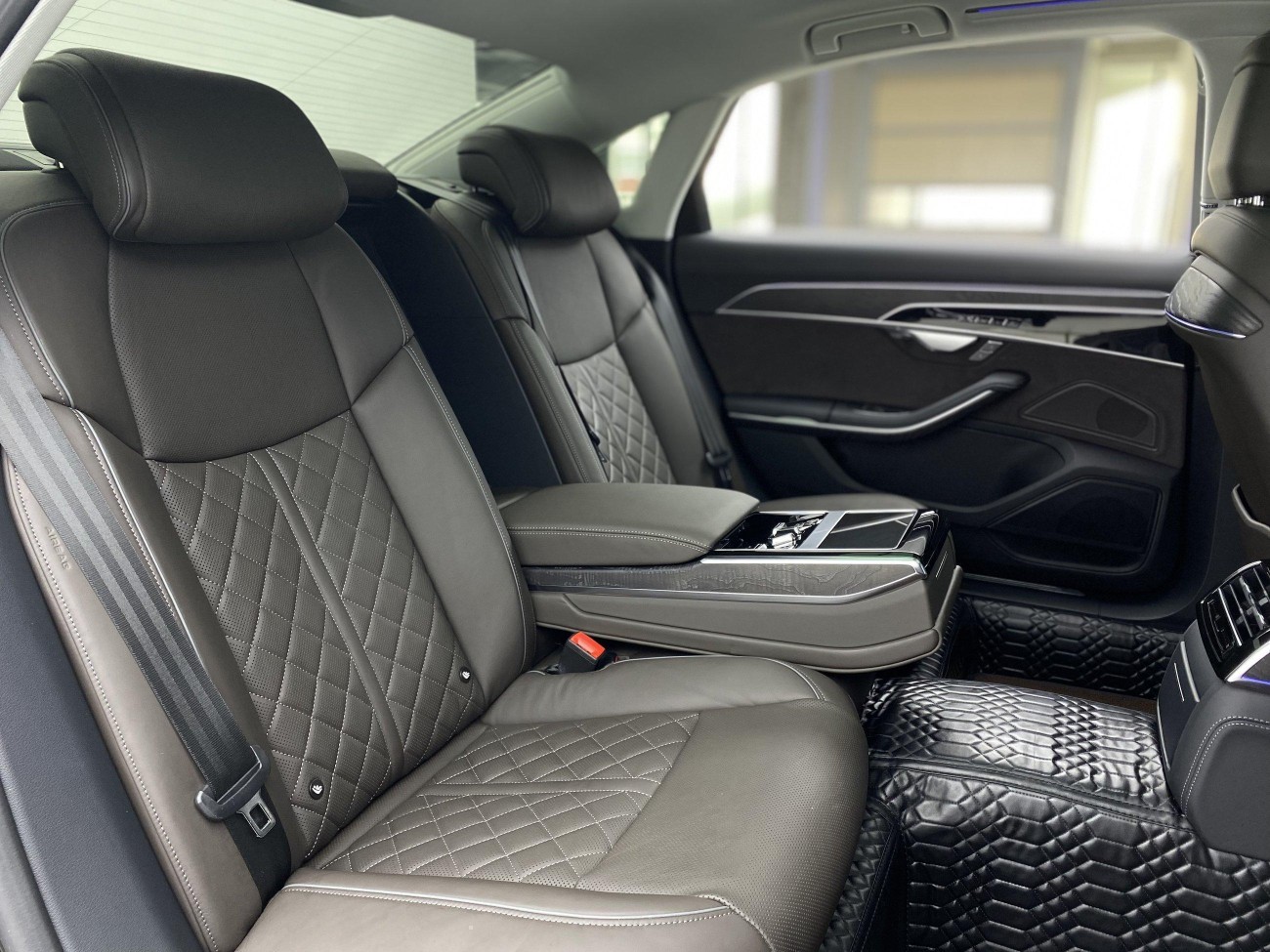 Audi A8L 50 TFSI 2024