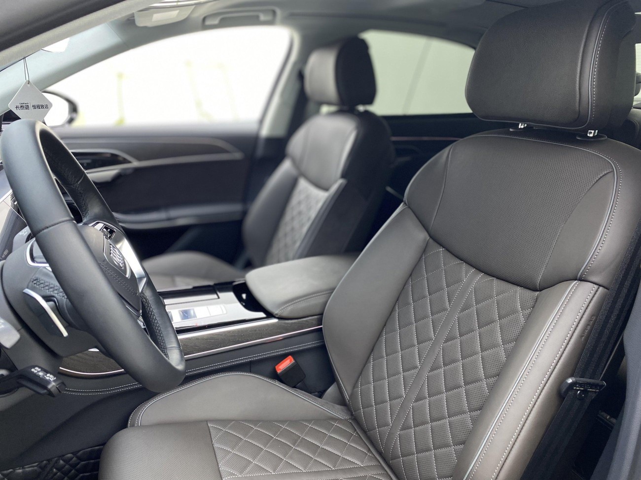 Audi A8L 50 TFSI 2024