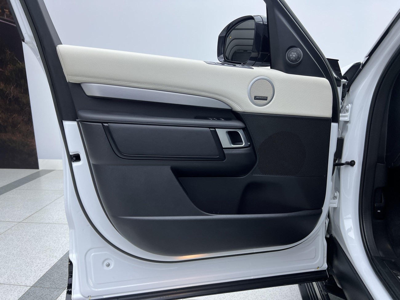 Land Rover Discovery 2024