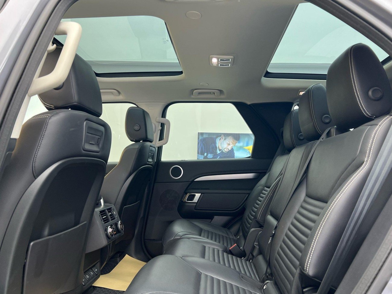 Land Rover Discovery 2021