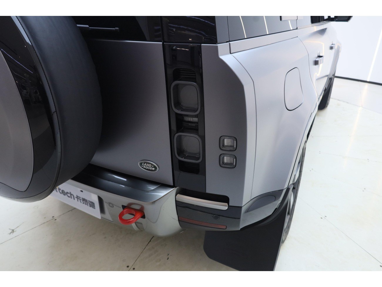 Land Rover Defender 2023