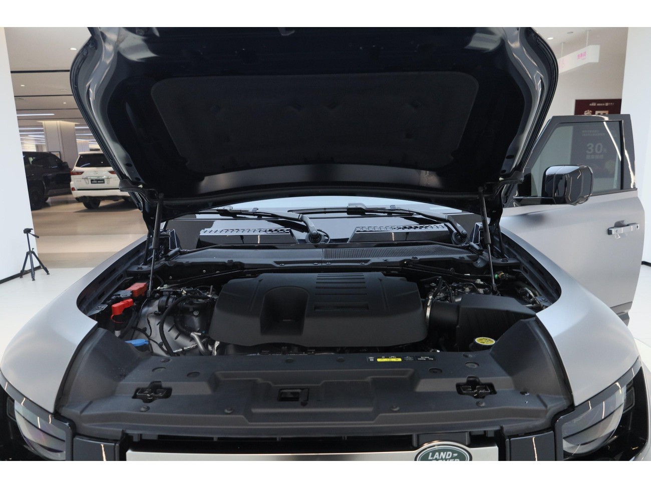 Land Rover Defender 2023