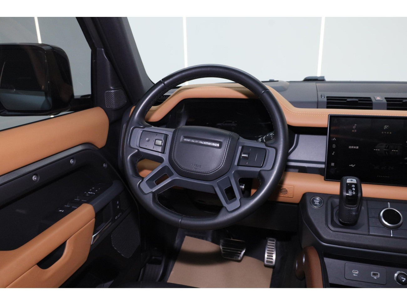 Land Rover Defender 2023