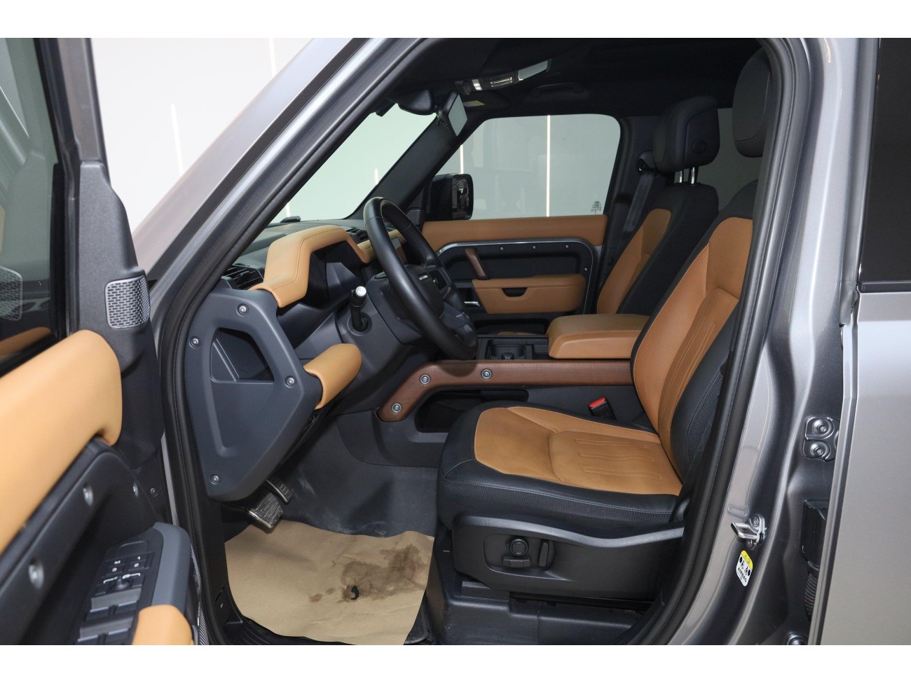 Land Rover Defender 2023