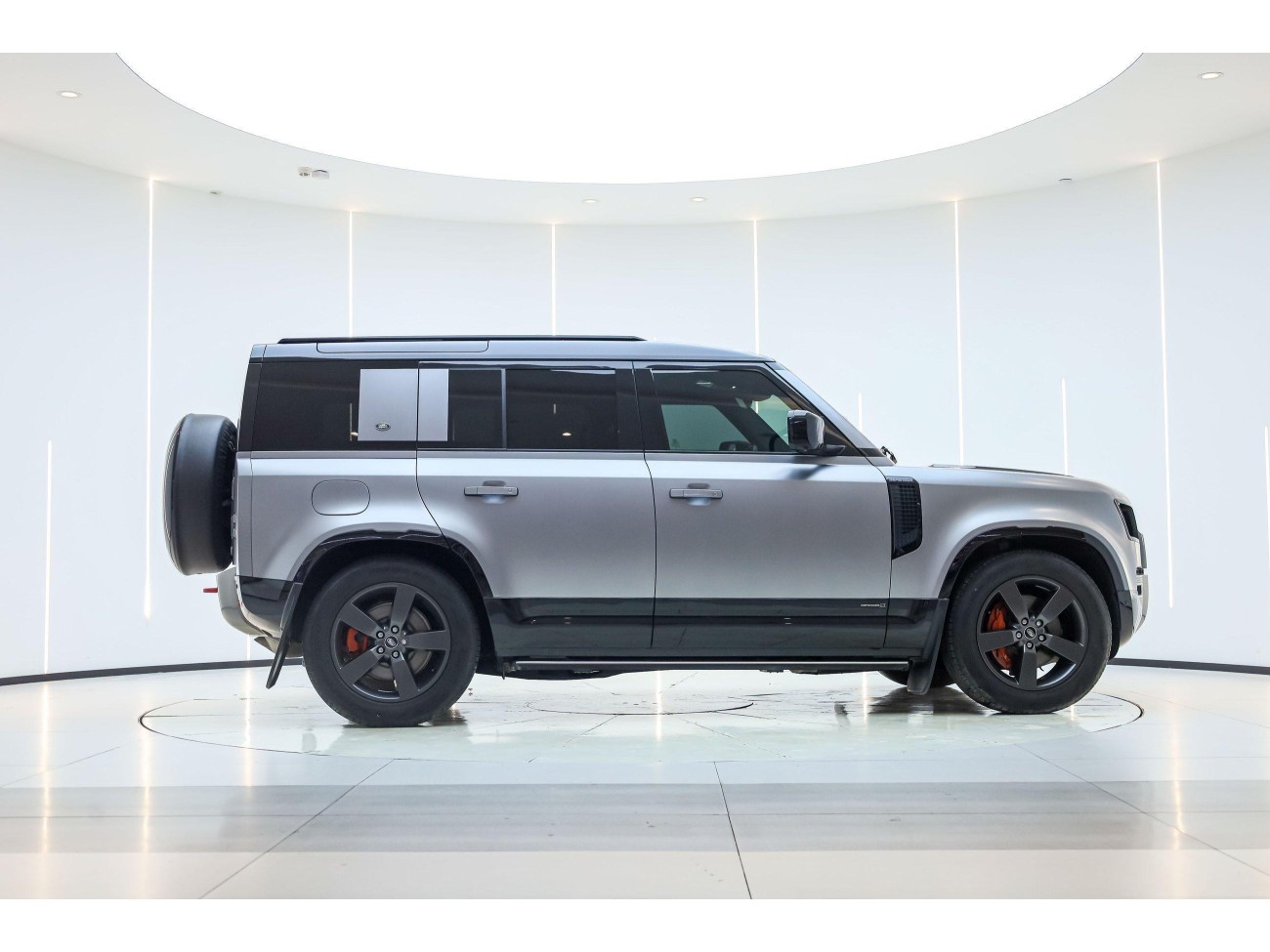 Land Rover Defender 2023