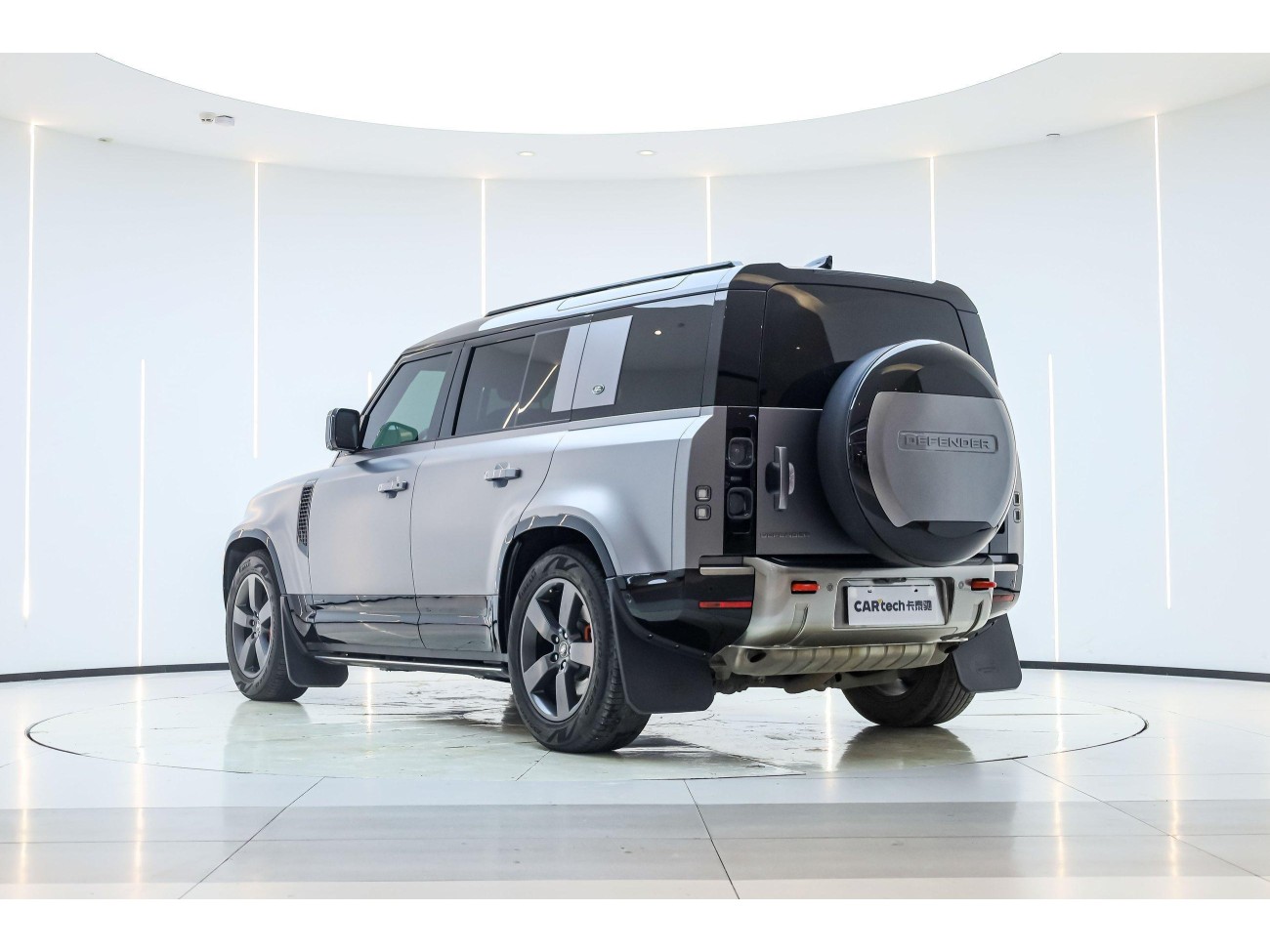 Land Rover Defender 2023