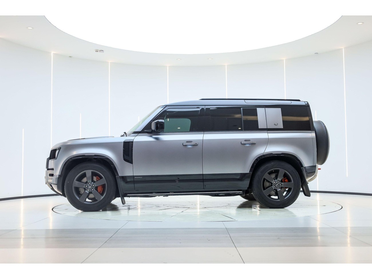 Land Rover Defender 2023