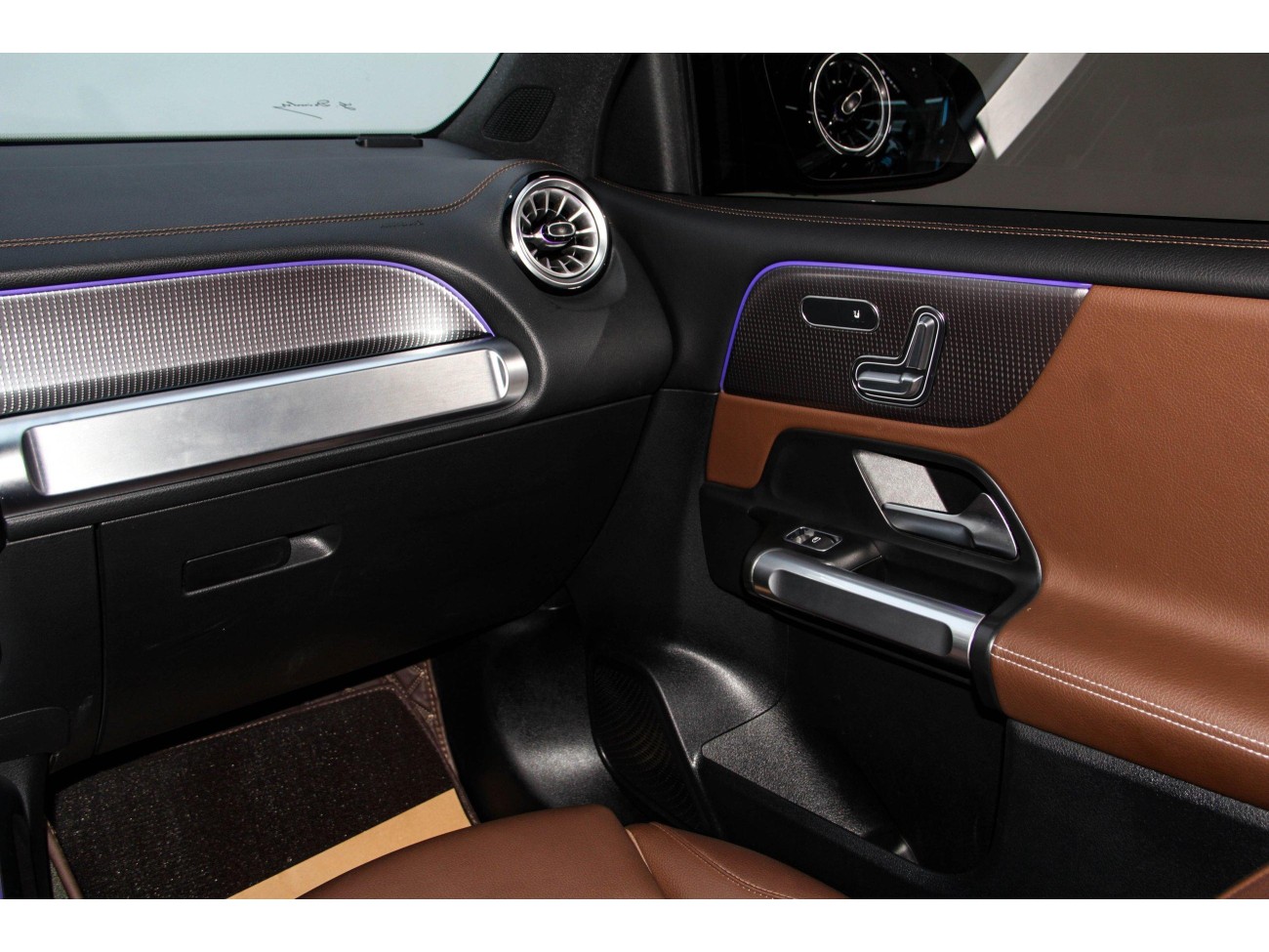 Mercedes-Benz GLB 2023