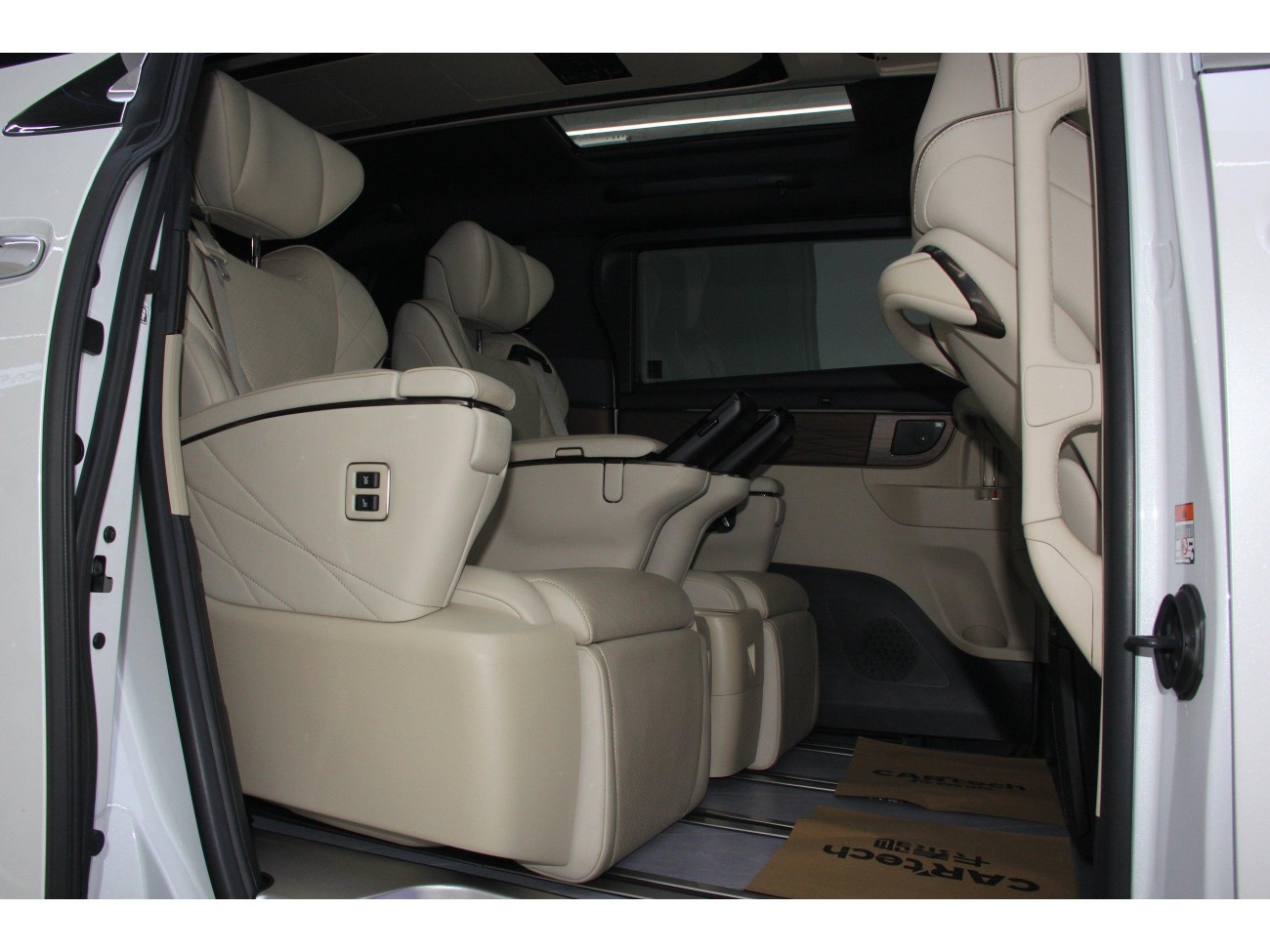 Toyota Vellfire 2024