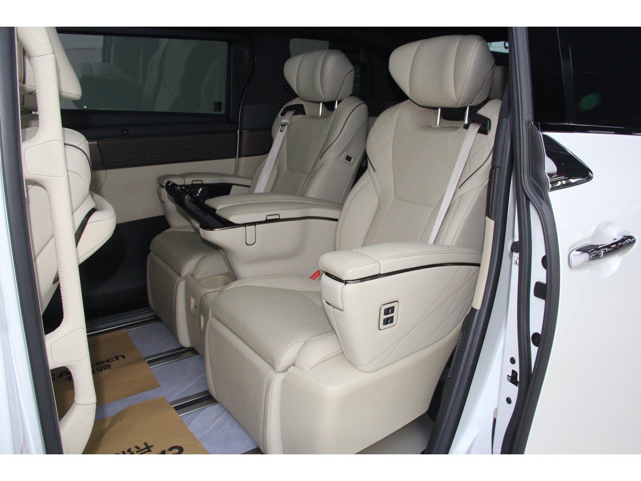 Toyota Vellfire 2024