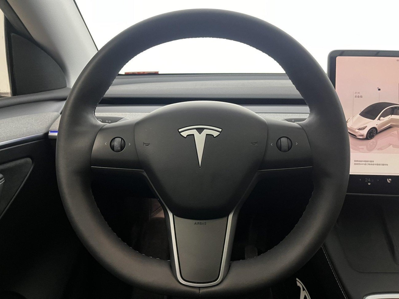Tesla Model Y 2024