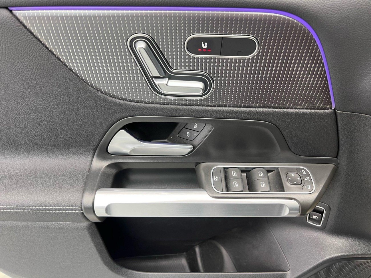 Mercedes-Benz EQB 2025