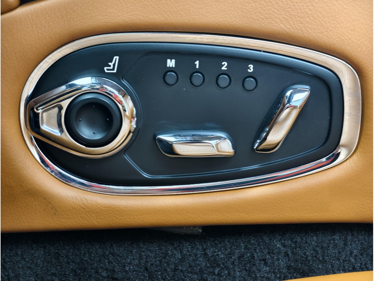 Aston Martin DB11 2019