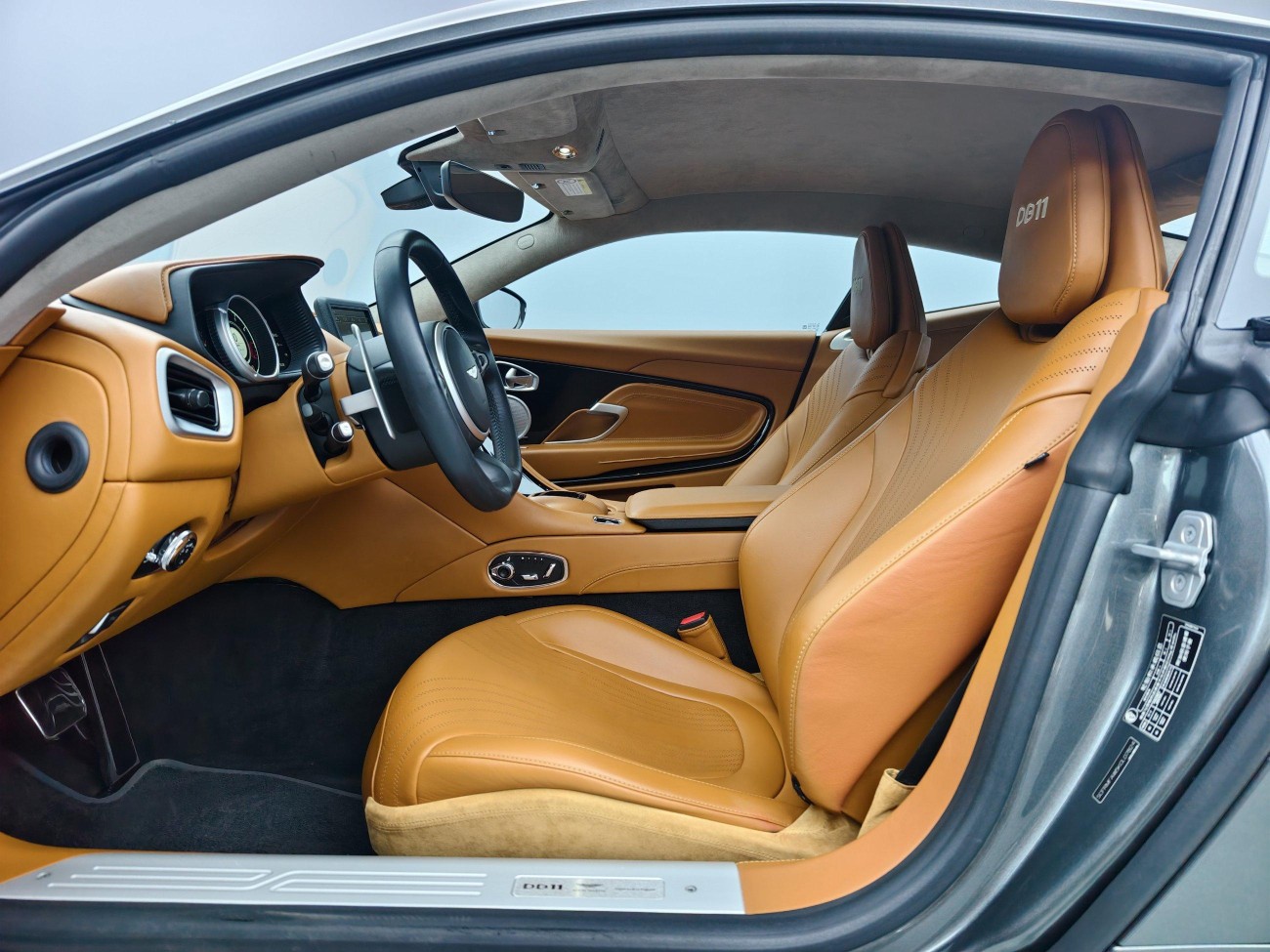 Aston Martin DB11 2019