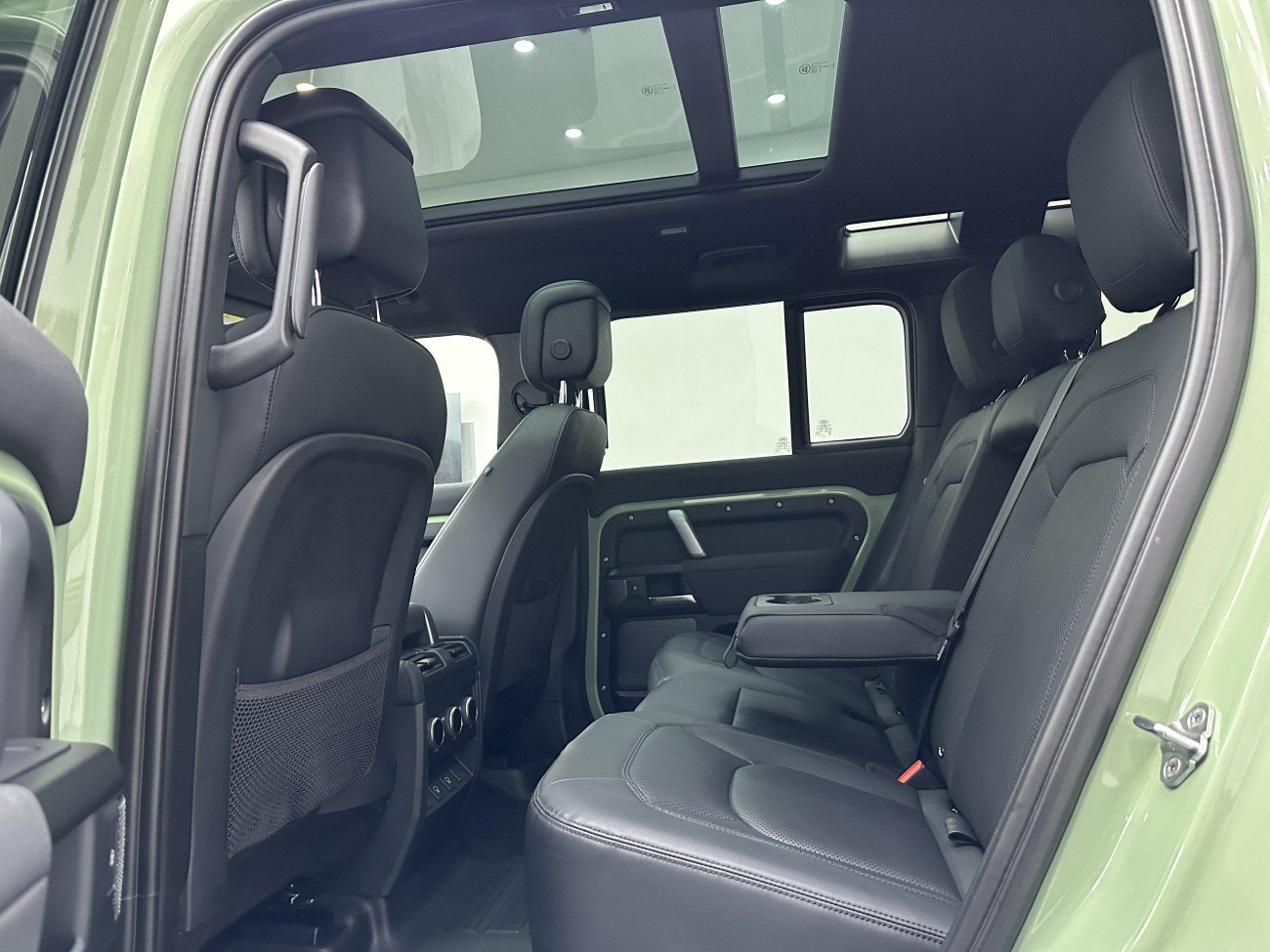 Land Rover Defender 2023