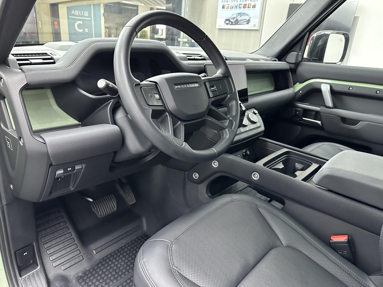 Land Rover Defender 2023