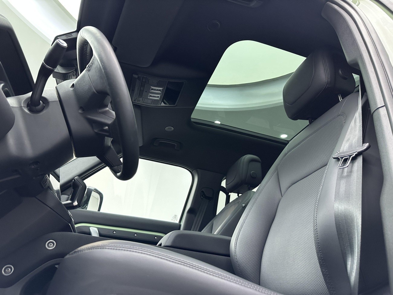 Land Rover Defender 2023