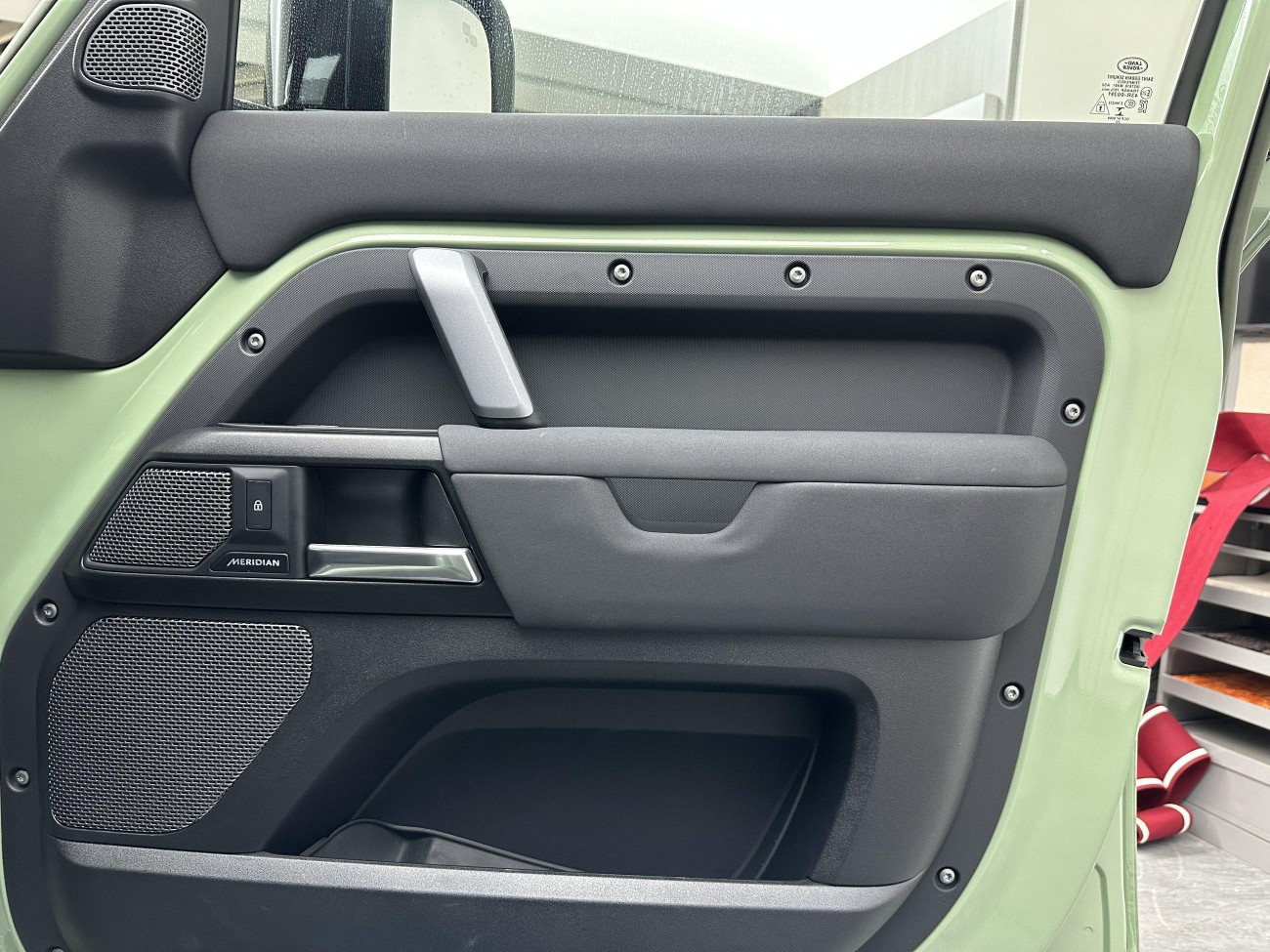 Land Rover Defender 2023