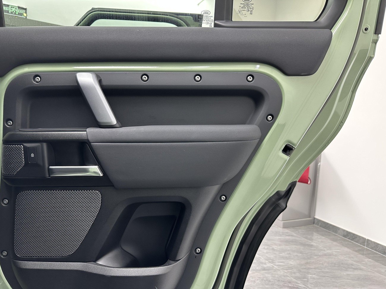 Land Rover Defender 2023