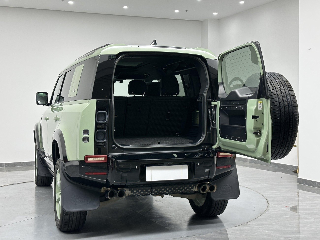 Land Rover Defender 2023