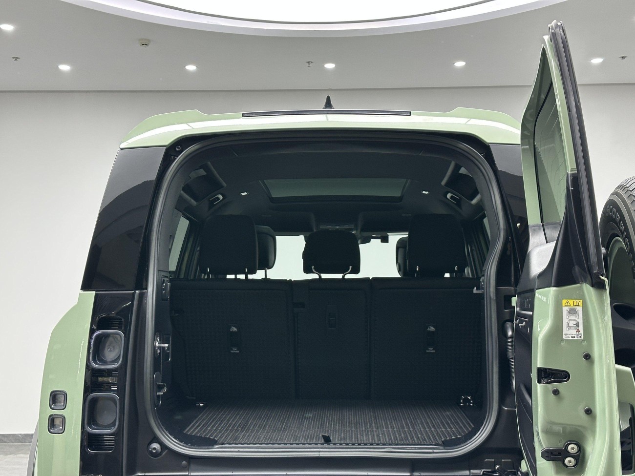 Land Rover Defender 2023