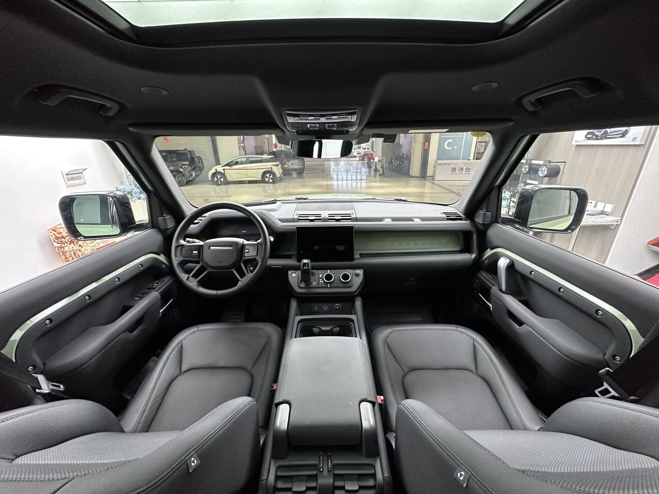 Land Rover Defender 2023