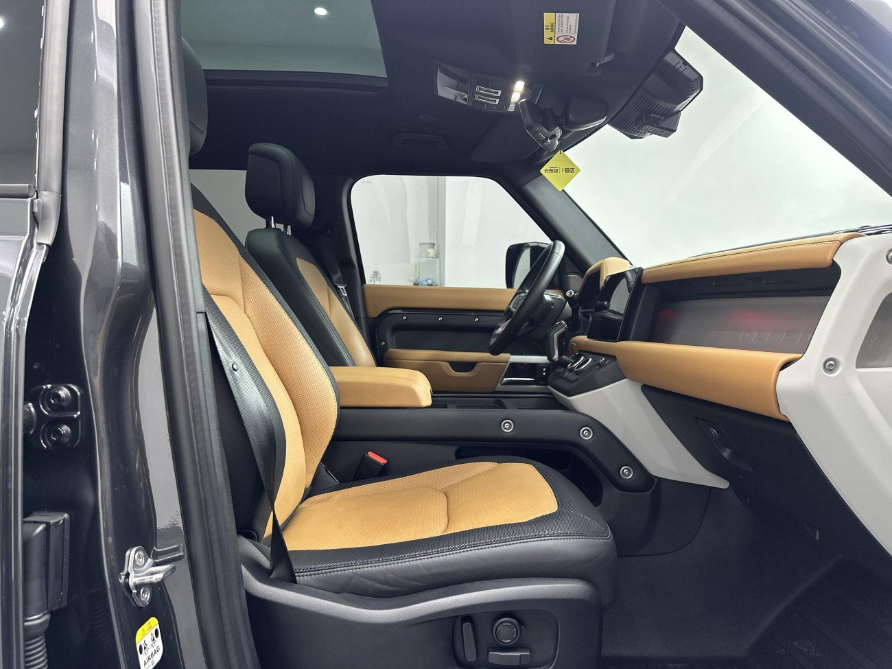 Land Rover Defender 2024