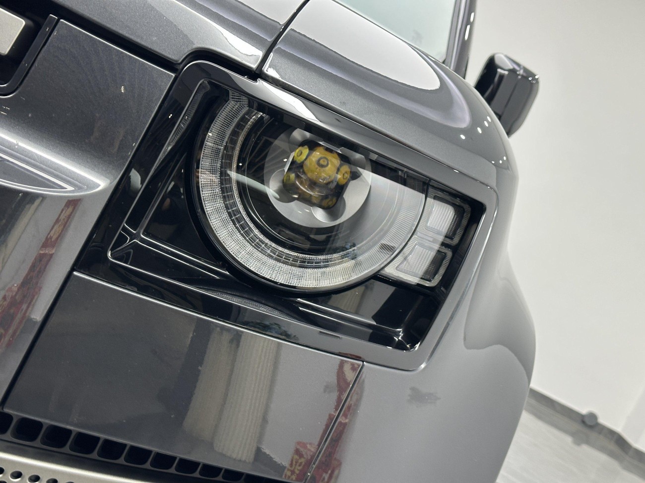 Land Rover Defender 2024