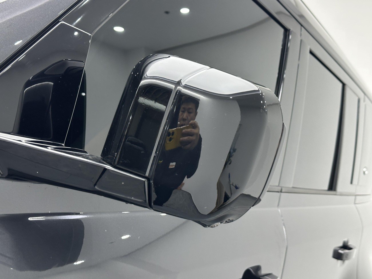 Land Rover Defender 2024