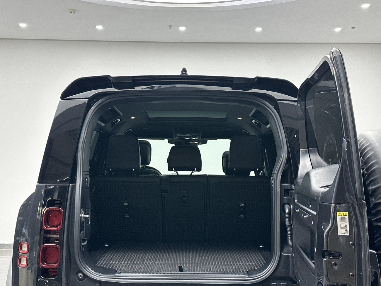 Land Rover Defender 2024