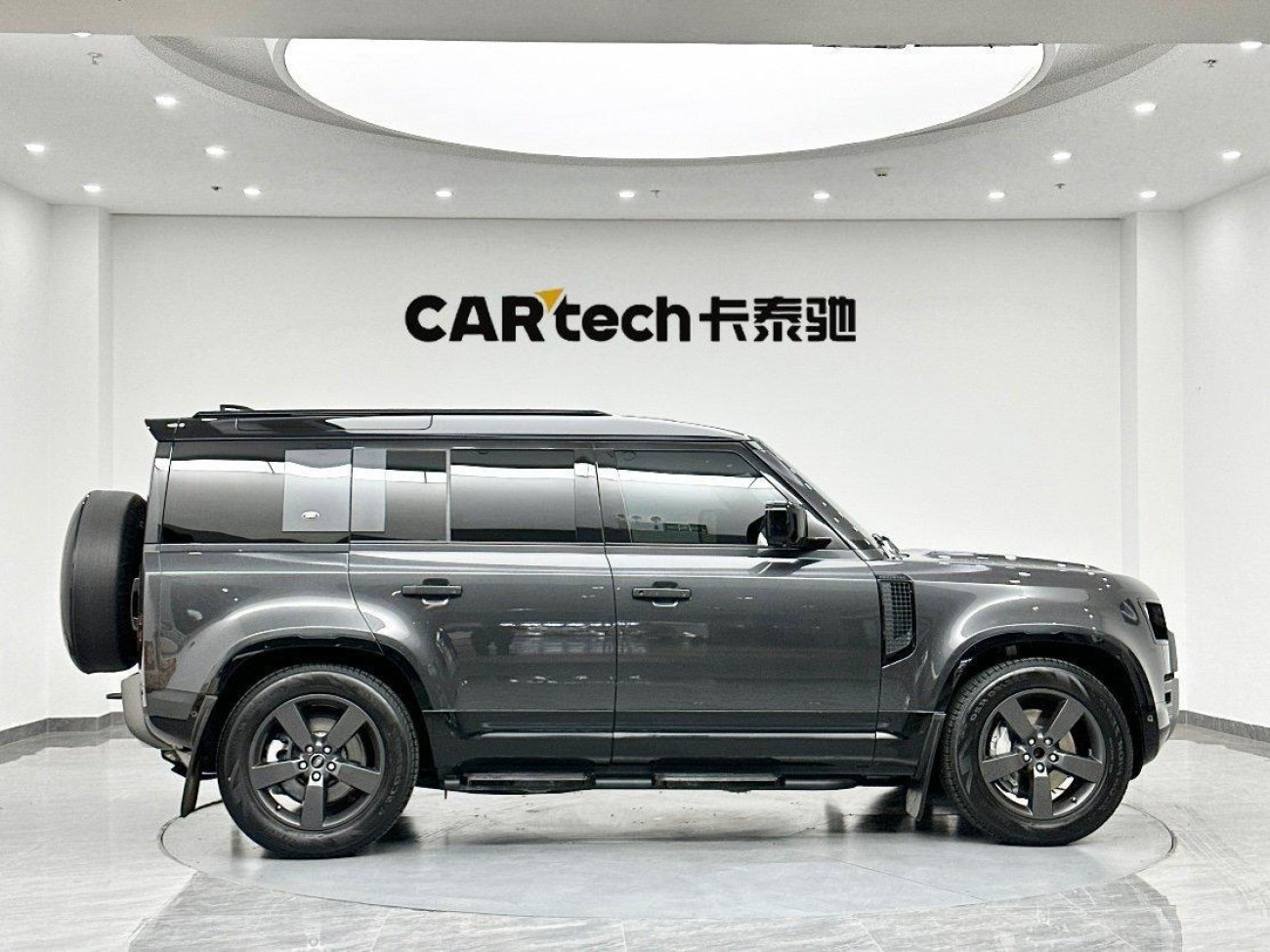 Land Rover Defender 2024