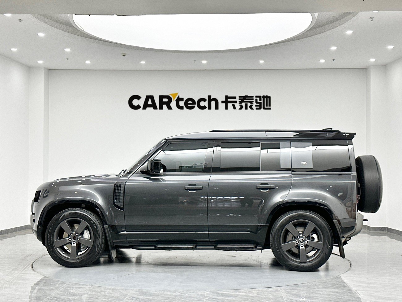 Land Rover Defender 2024