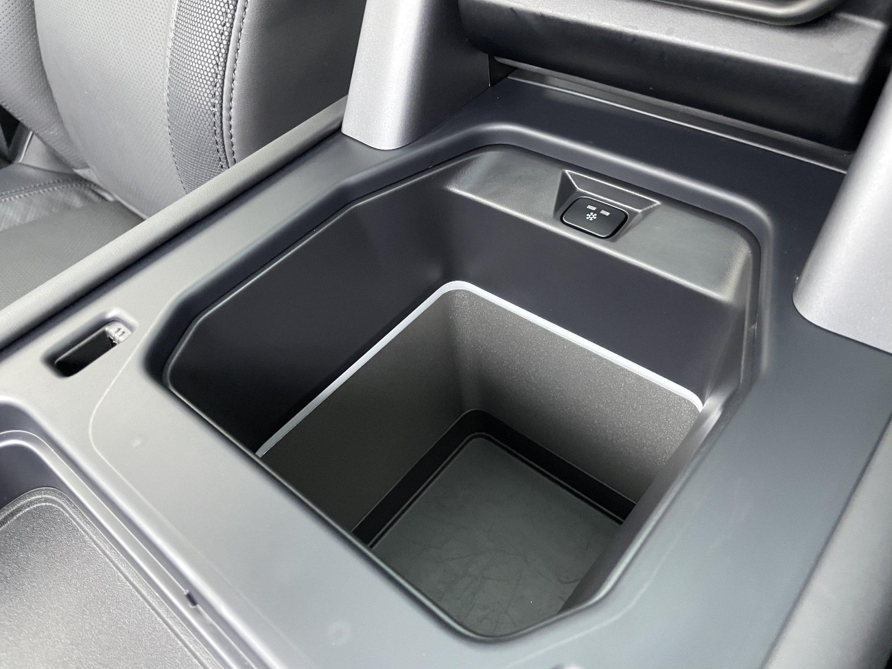 Land Rover Defender 2024