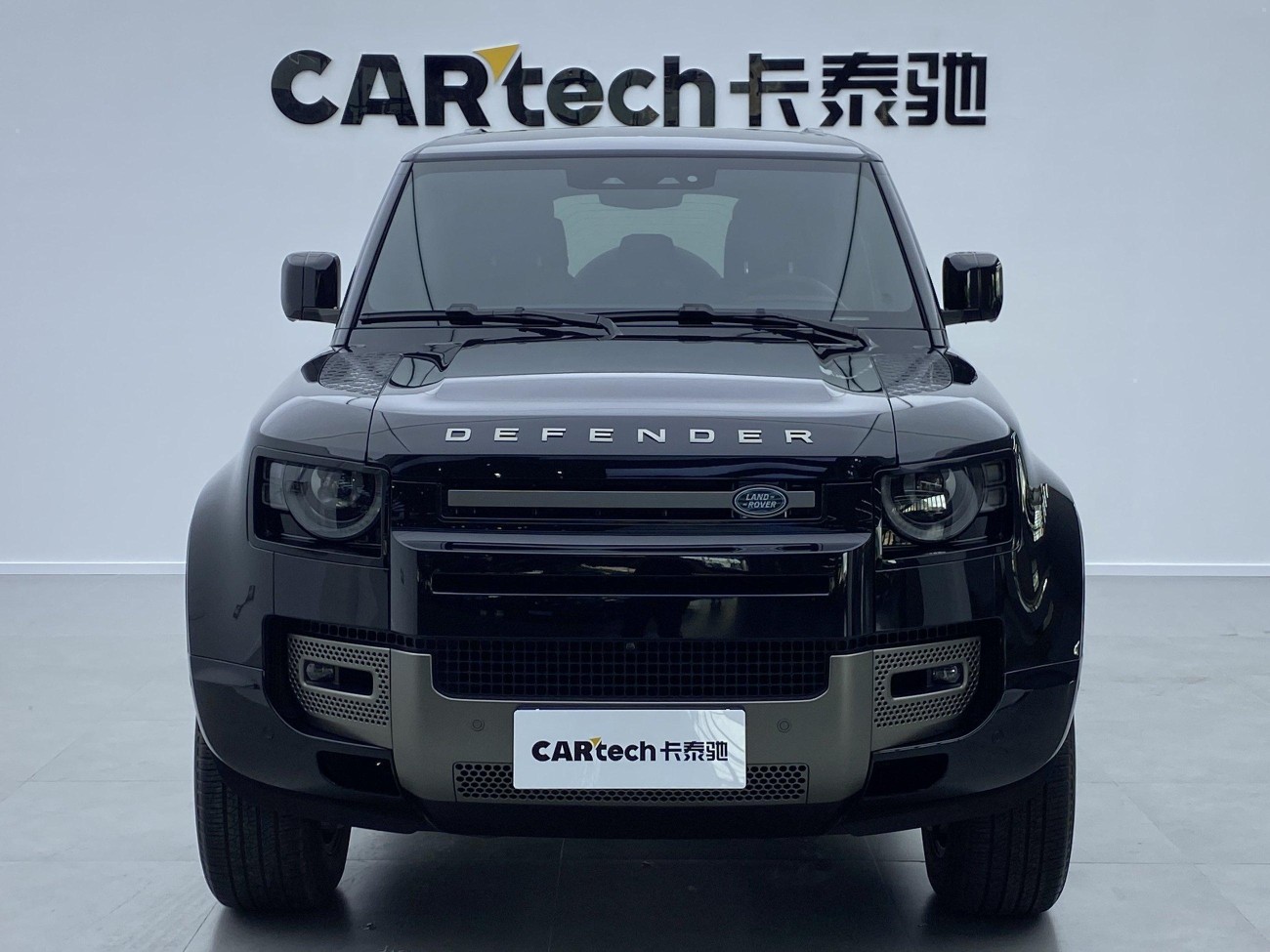 Land Rover Defender 2024