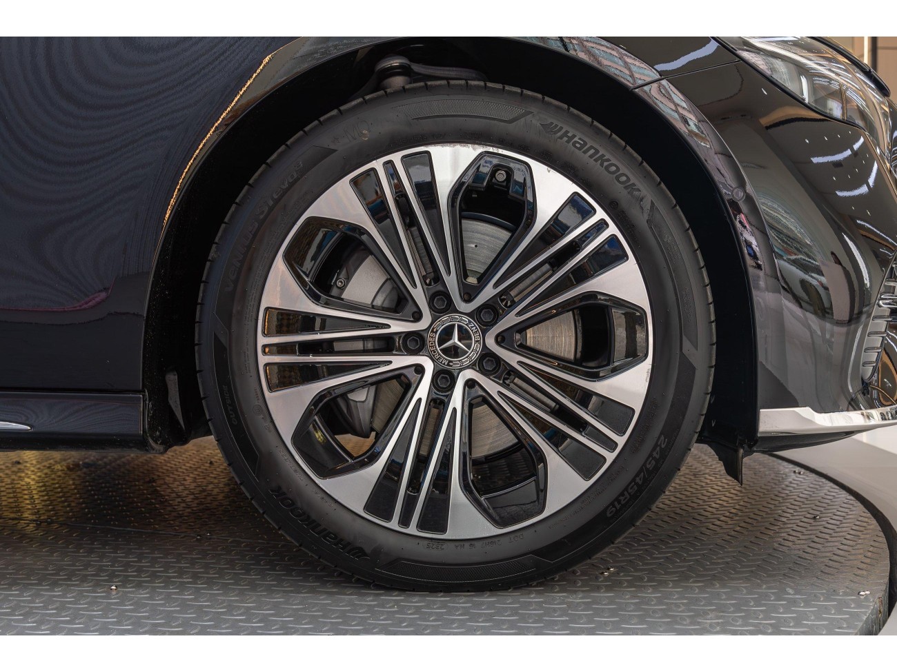 Mercedes-Benz E 300 L 2025