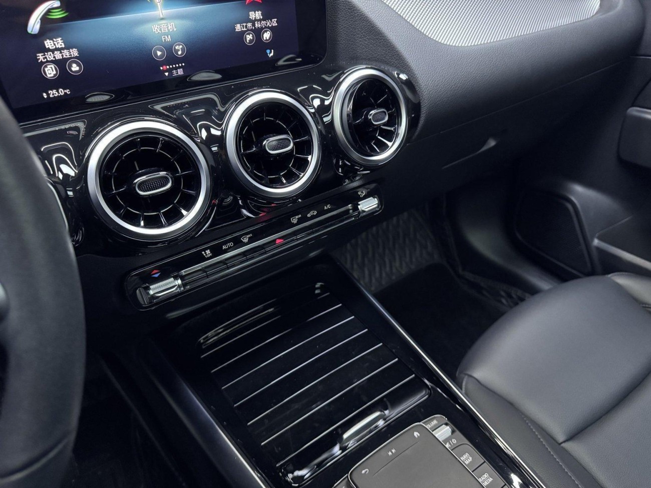 Mercedes-Benz GLA 200 2023