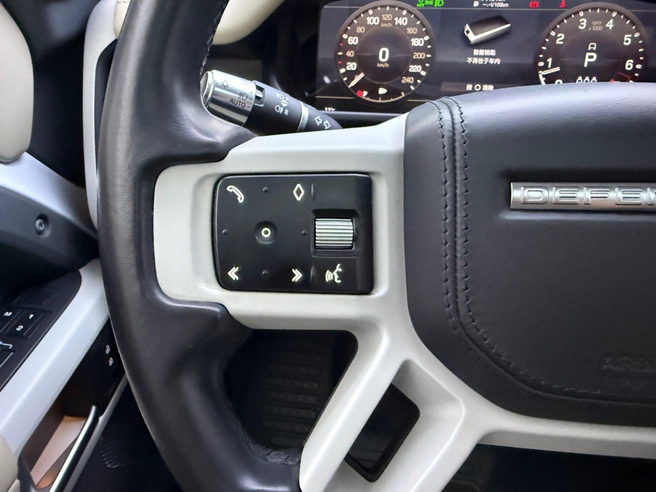 Land Rover Defender 2023