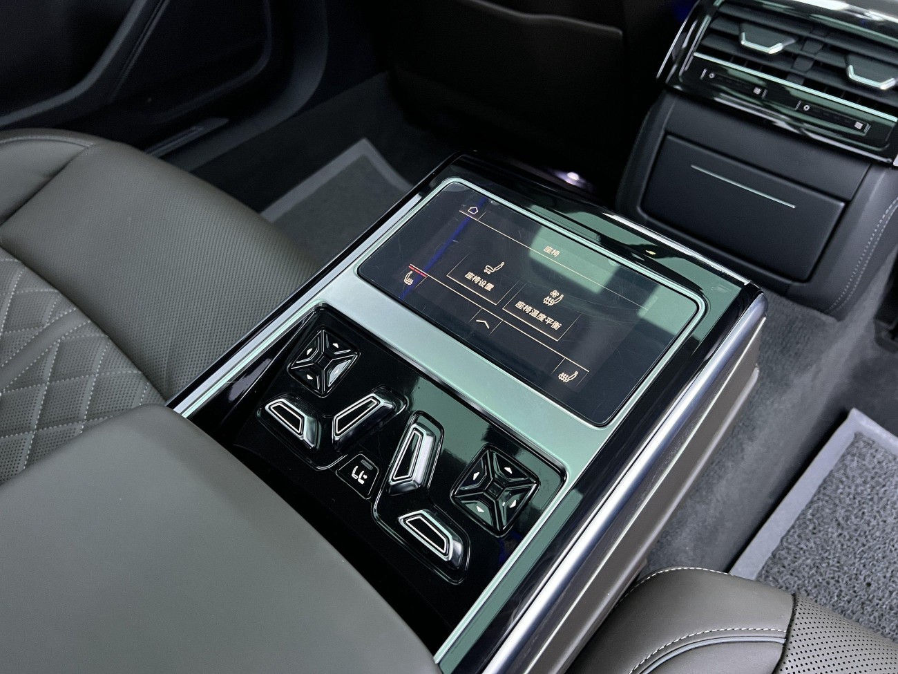 Audi A8L 50 TFSI 2023