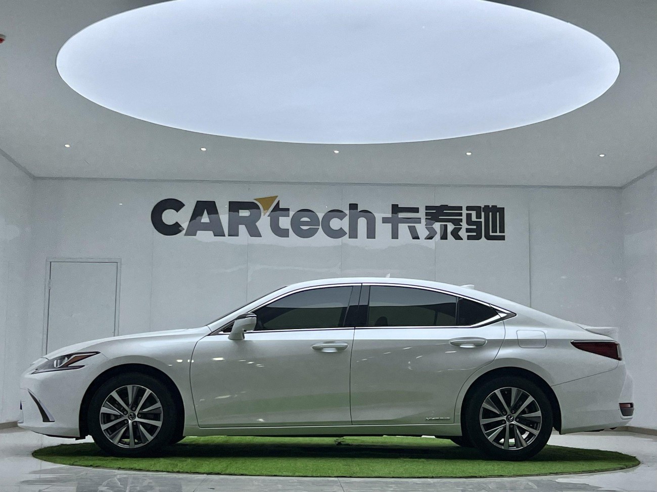 Lexus ES 300h 2021