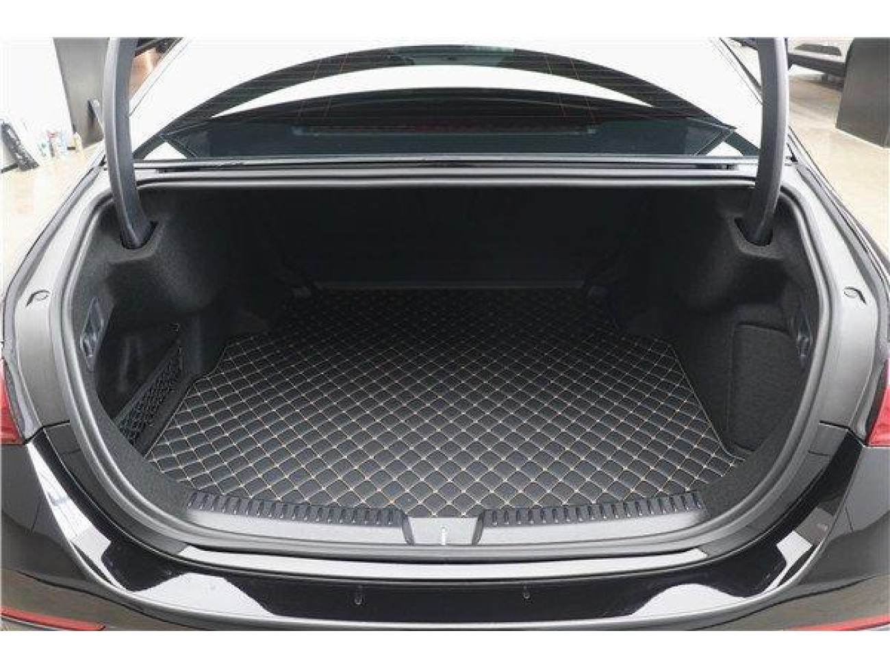 Mercedes-Benz E 300 L 2025