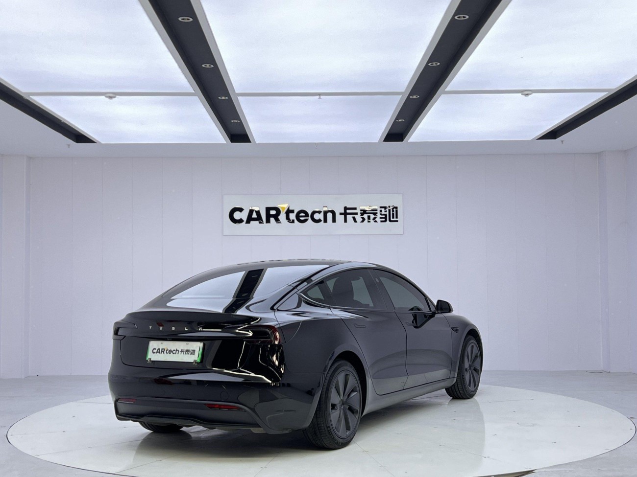 Tesla Model 3 2024