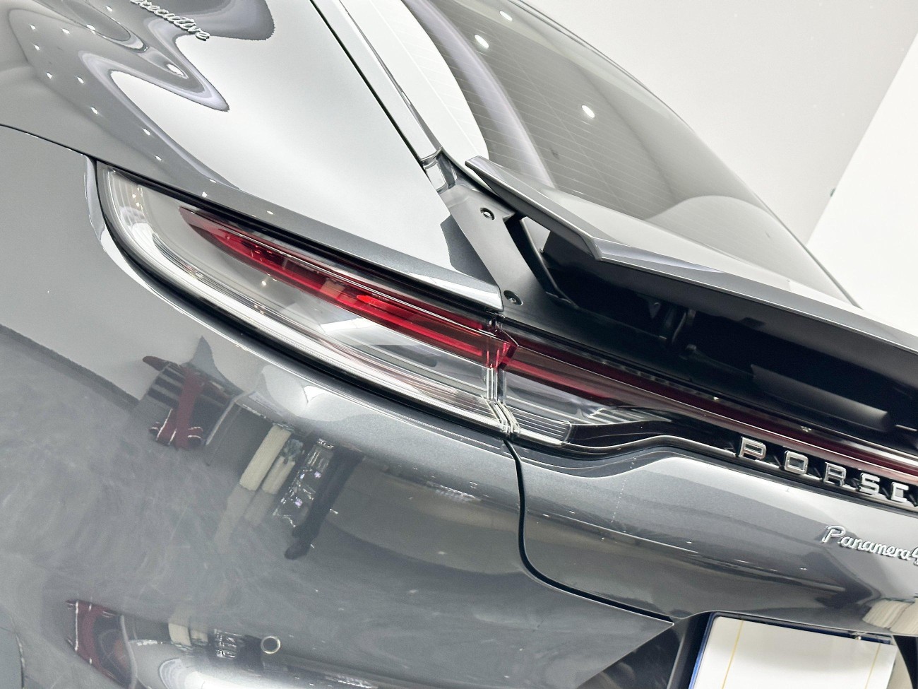 Porsche Panamera 2023