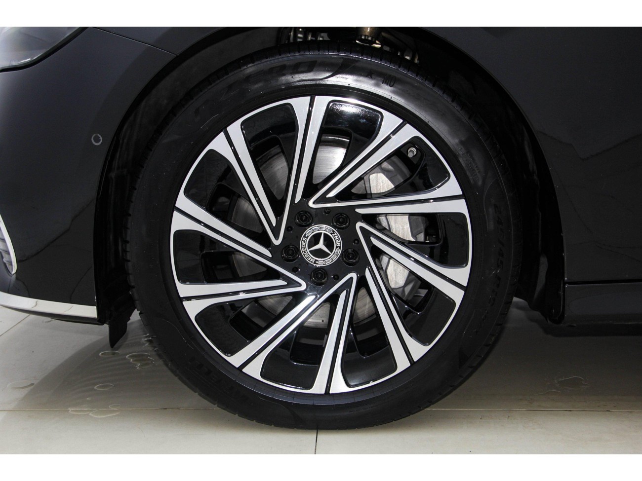 Mercedes-Benz E 300 L 2025