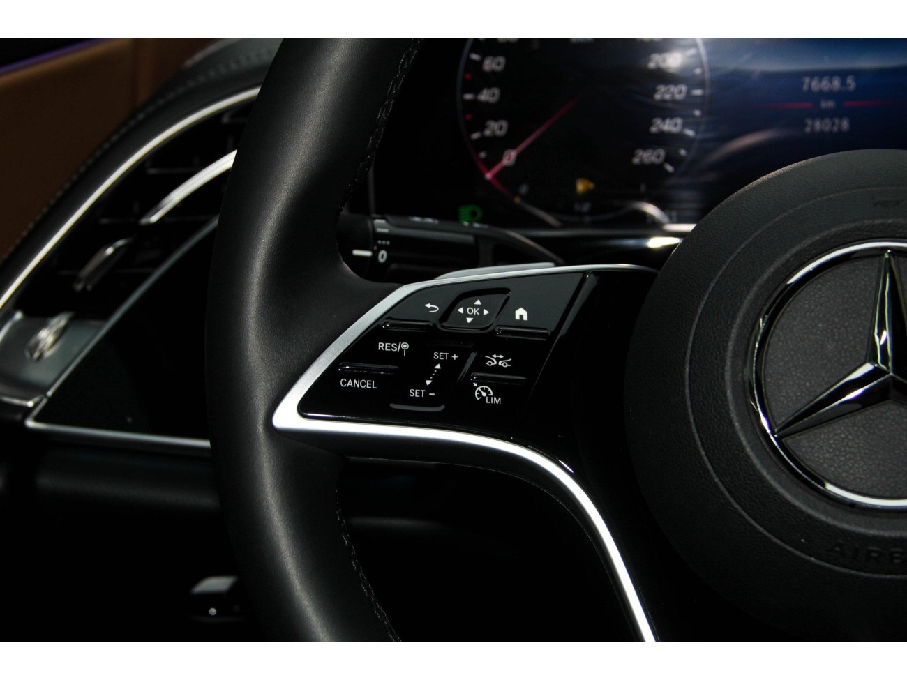 Mercedes-Benz E 300 L 2025