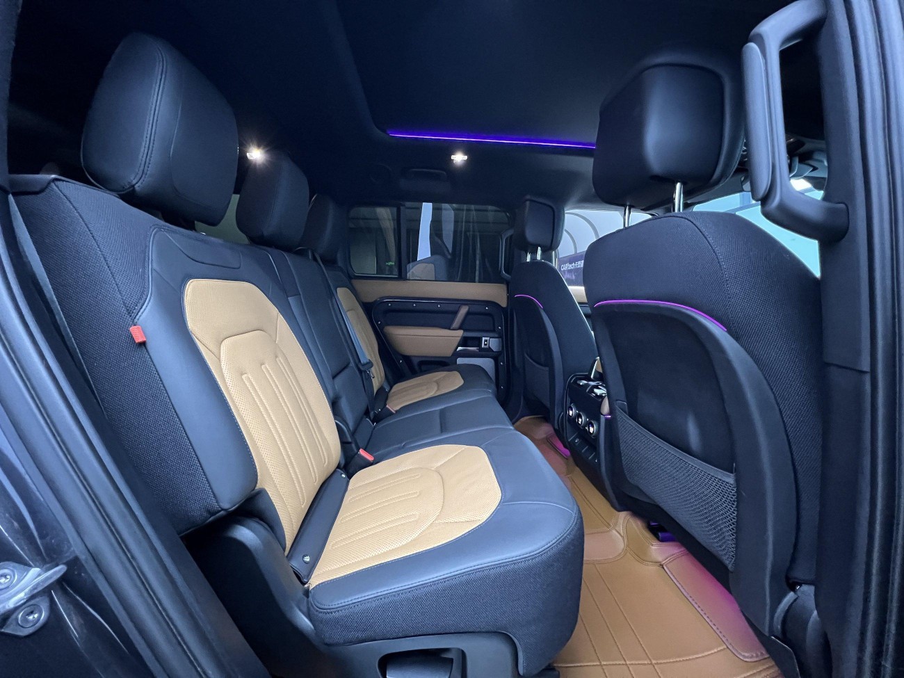 Land Rover Defender 2023