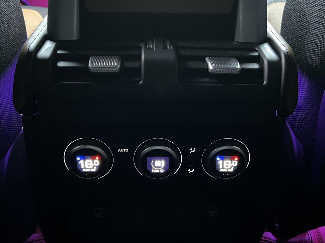 Land Rover Defender 2023