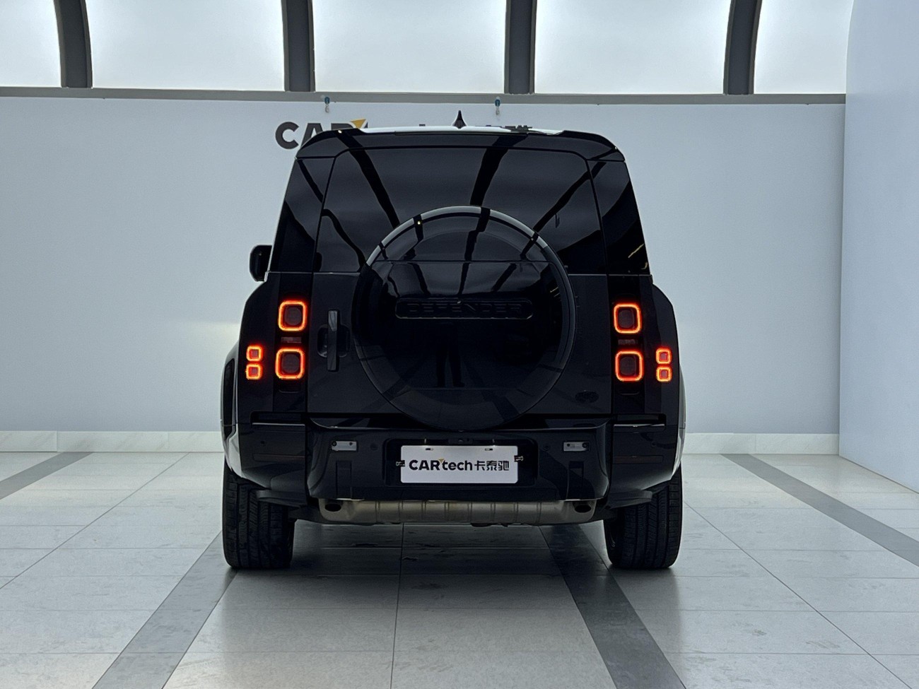 Land Rover Defender 2023