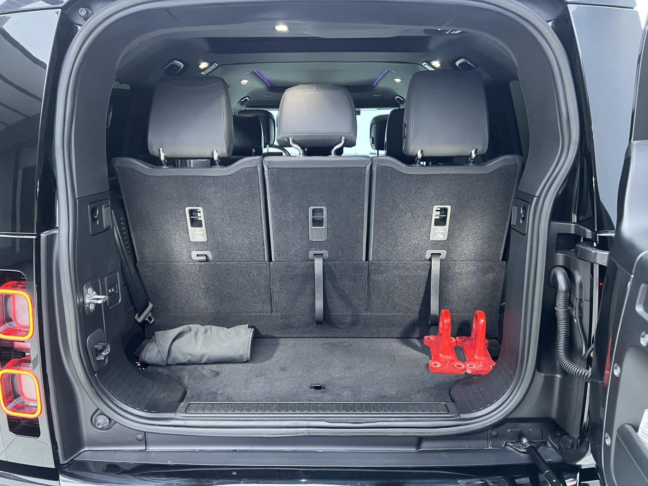 Land Rover Defender 2023