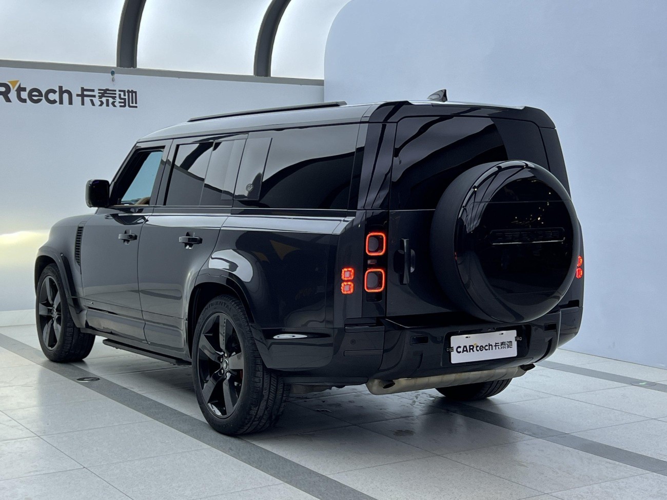 Land Rover Defender 2023
