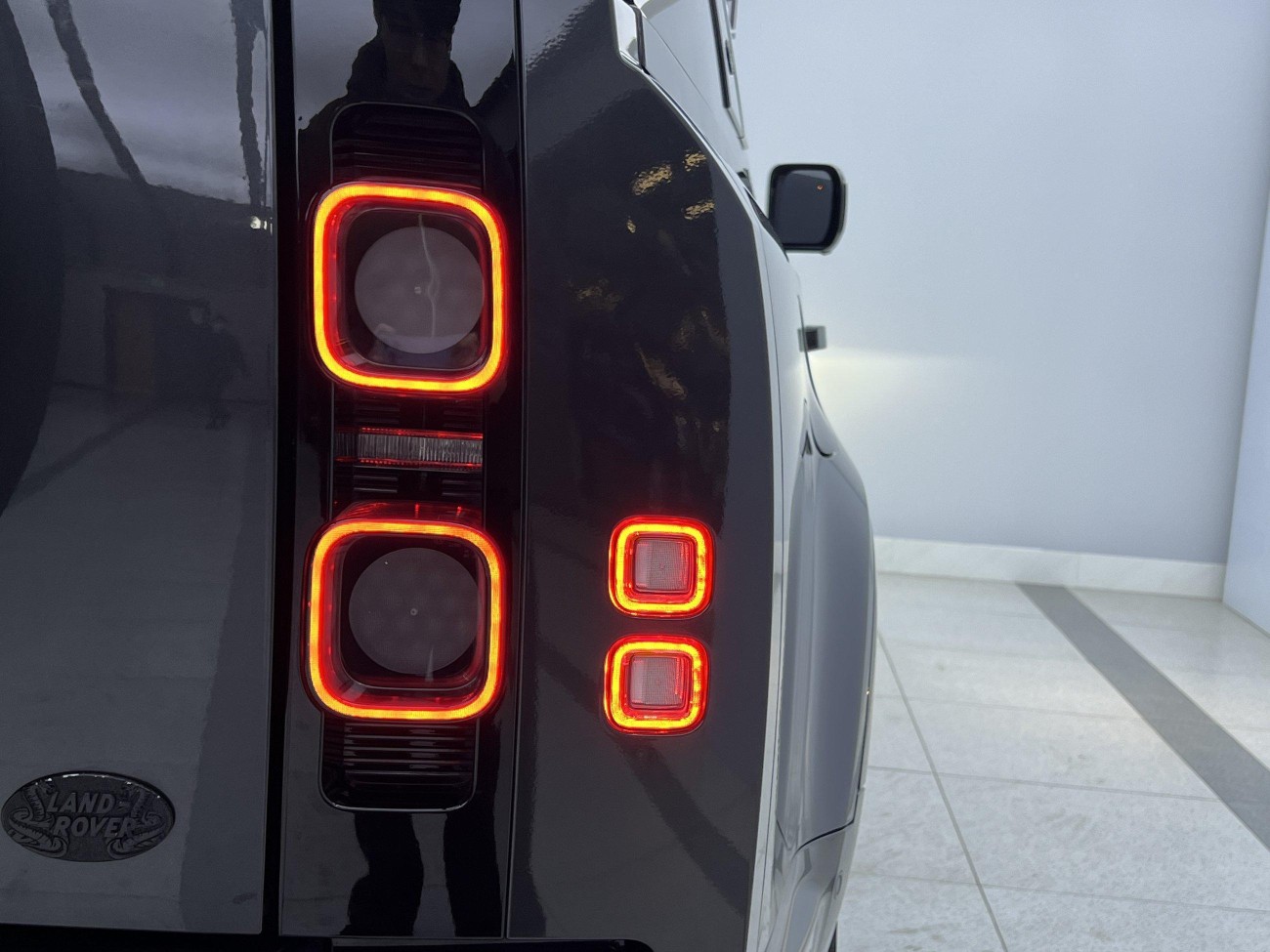 Land Rover Defender 2023